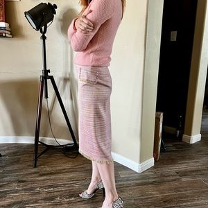 Classy, feminine pencil skirt by Calypso.